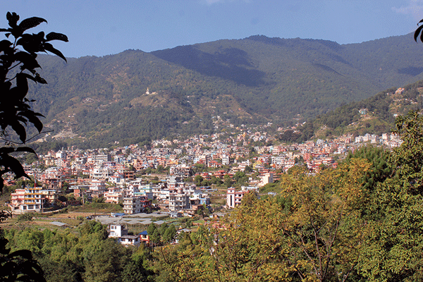 Hiking along the Edge of the Valley